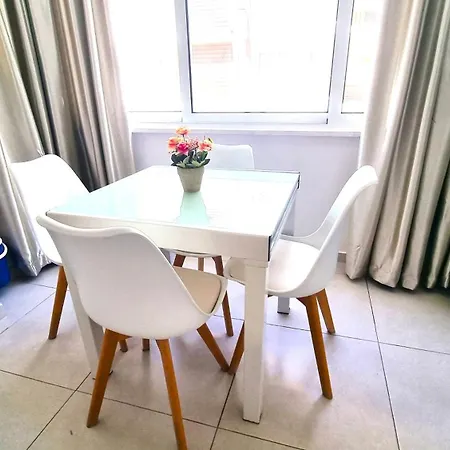 Stylish - 2 Minutes From Kastella Lejlighed *