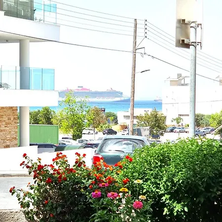 Stylish - 2 Minutes From Kastella Апартаменти