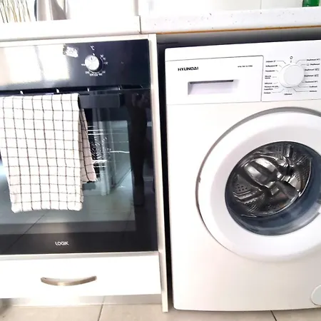 Stylish - 2 Minutes From Kastella Апартаменти Ларнака