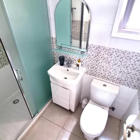 Stylish - 2 Minutes From Kastella Apartman