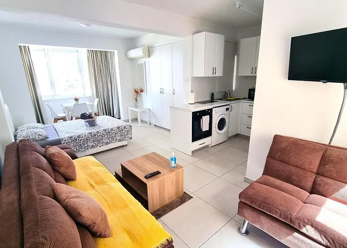 Апартаменти Stylish - 2 Minutes From Kastella