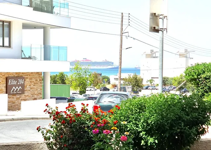 Stylish - 2 Minutes From Kastella Апартаменти