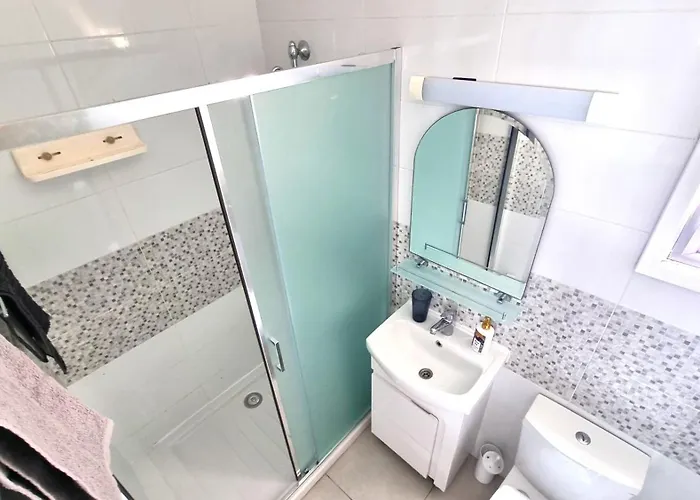 Апартаменти Stylish - 2 Minutes From Kastella Ларнака